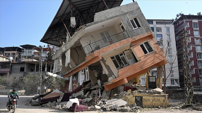 Bakan Kurum: 156 bin binanın yıkık, acil yıkılacak ve ağır hasarlı olduğu tespit ettik