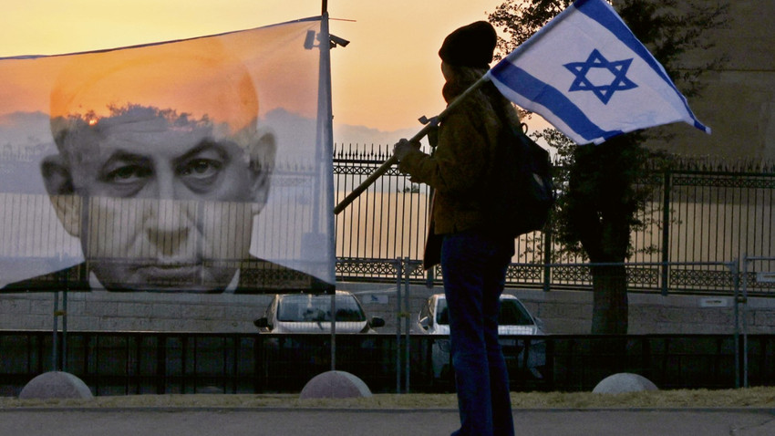 Netanyahu’ya yeni özgürlükler tanıyan reform, sokaktaki protestolara rağmen meclis ön onayını aldı. Tasarı önümüzdeki günlerde yasalaşabilir (Fotoğraf: Getty Images)