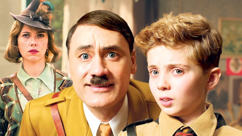 Adolf rolünde Taika Waititi ile Roman Griffin Davis ve Scarlet Johansson.