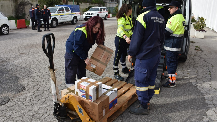 Roma'da Türkiye'deki depremzedeler için yardım malzemeleri toplanıyor