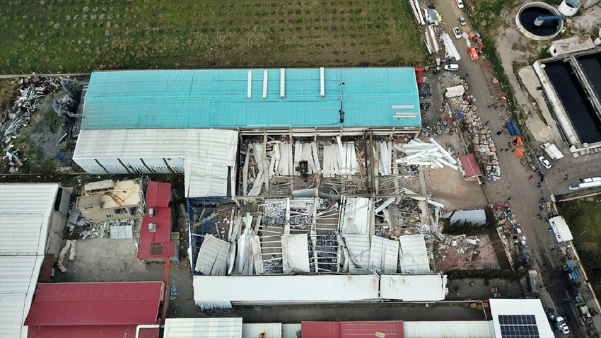 Kahramanmaraş'ta ağır hasarlı fabrika çöktü: 1 kişi öldü, 4 kişi yaralandı