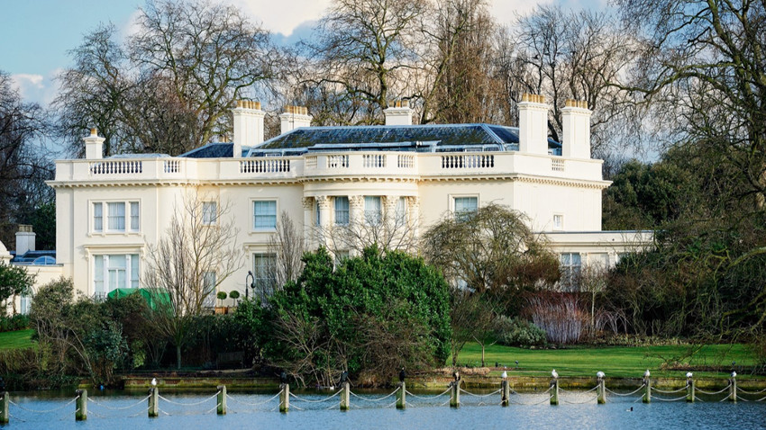 The Holme adlı villa 205 yıllık. Londra’nın merkezindeki park içinde bulunan ender konutlardan.