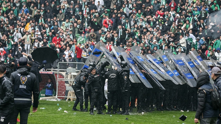 Bursaspor-Amed Sportif Faaliyetler maçındaki olaylara ilişkin gözaltı sayısı 9'a yükseldi