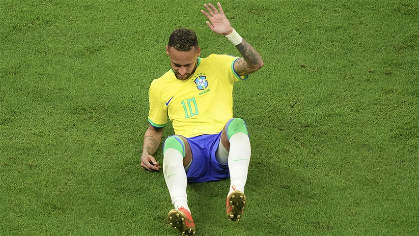 Neymar sakatlığı nedeniyle sahalardan uzun süre uzak kalacak