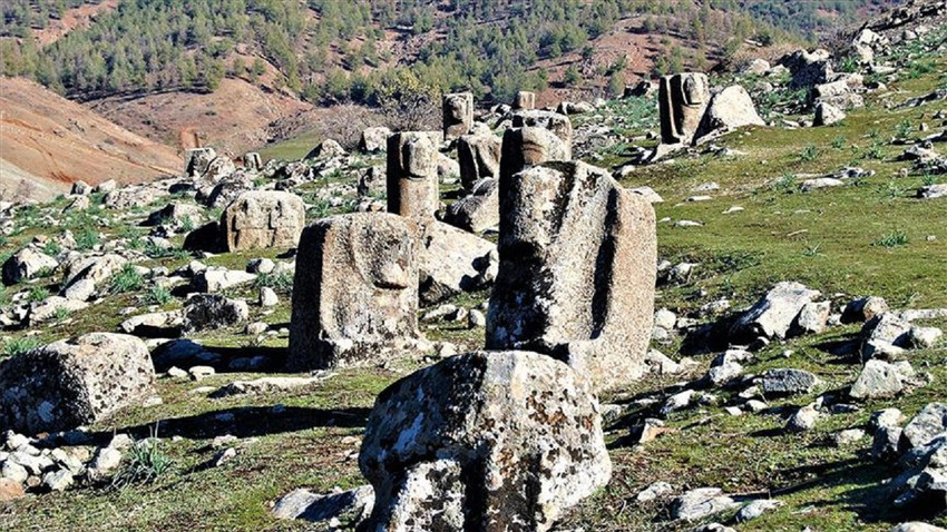UNESCO listesindeki heykeller depremde ayakta kalmayı başardı