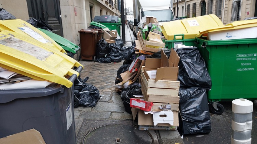 Fransa sokakları çöplüğe döndü: Bakandan güvenlik ve sağlık uyarısı