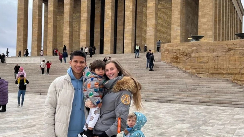 Kolombiyalı futbolcu Alexis Perez'den Anıtkabir'e ziyaret