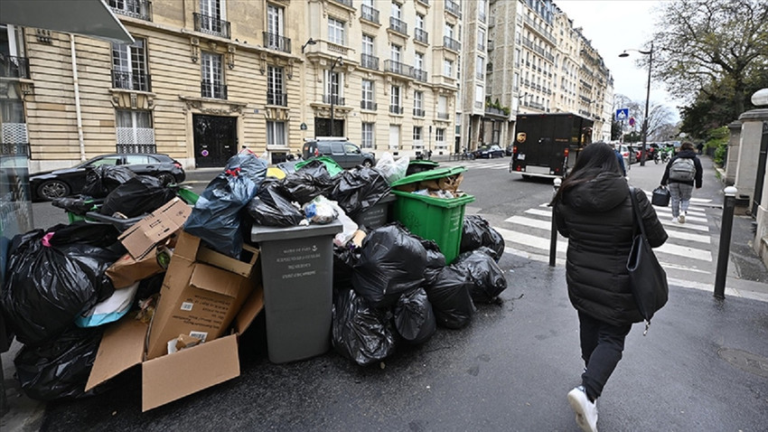 Fransız Ulaştırma Bakanı Beaune: Çöpten tepeciklerin sorumlusu Paris Belediye Başkanı
