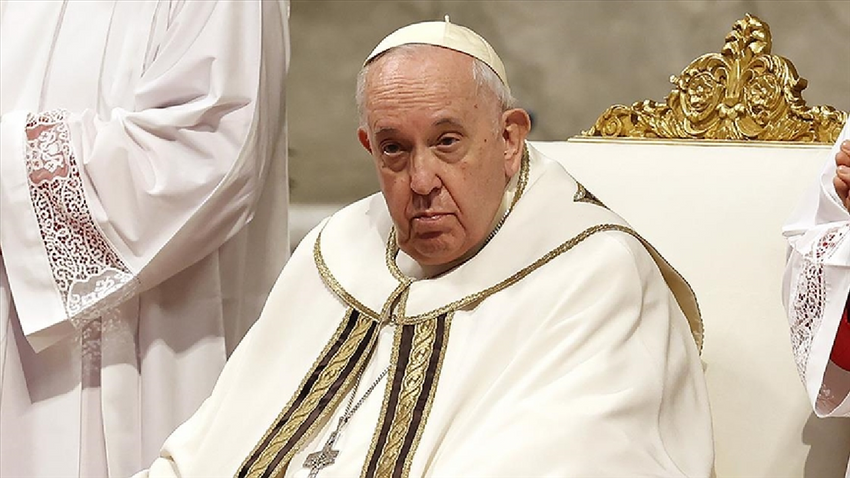 Papa Françesko: Rahiplerin evlenmesinde çelişki yok, bekarlık geçici bir emirdir