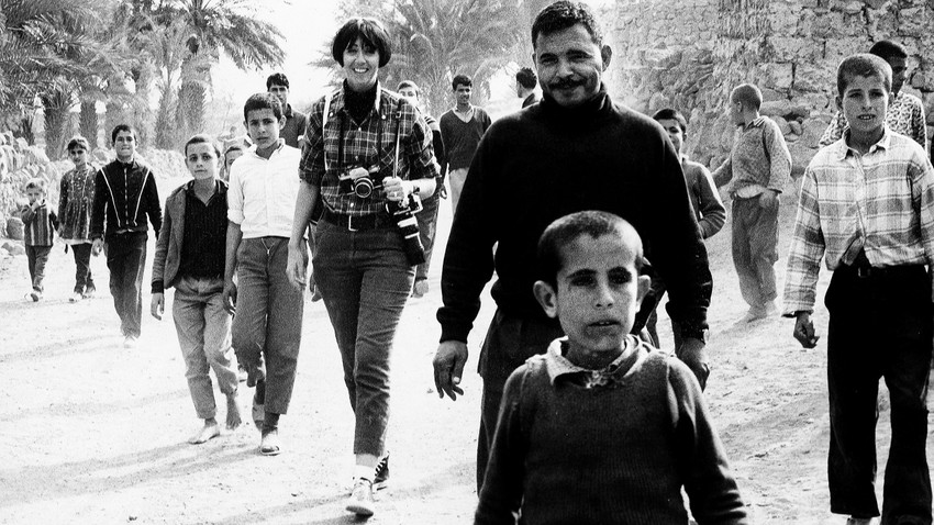 1967 tarihli bu fotoğrafta Sylvia Rafael Yemen’de görünüyor. Double Exposure Sergisi, via The New York Times