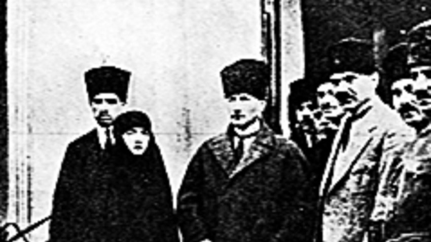 Mustafa Kemal Paşa 15 Mart 1923 günü Recep Zühtü, Latife Hanım ve Damar Zamir’le birlikte Adana’da.