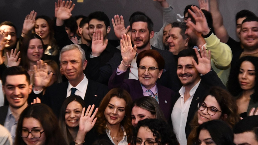 Kemal Kılıçdaroğlu ve Meral Akşener'in de taktığı marteniçka ne anlama geliyor?