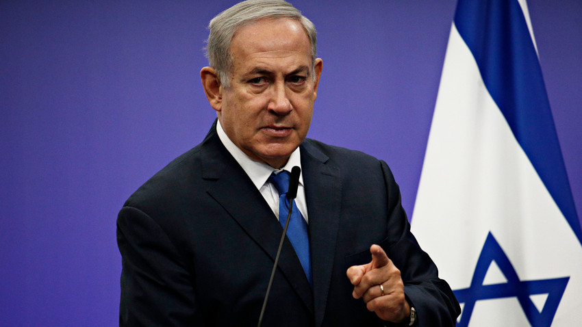 Netanyahu görevden aldığını açıkladığı Savunma Bakanı ile yola devam edecek