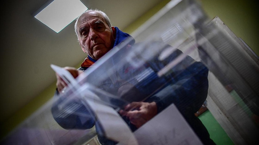 Bulgaristan'da halk erken genel seçim için sandık başında