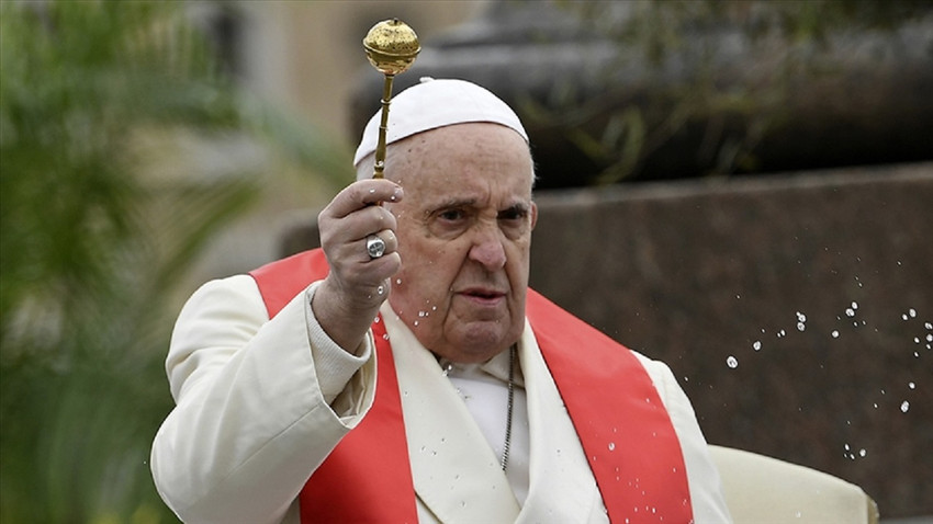 Hastaneden çıkan Papa, Palmiye Pazarı ayinine katıldı