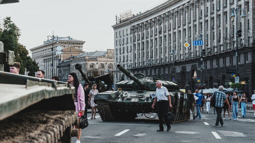Alman şirket Romanya'da Ukrayna'daki tanklar için bakım merkezi kurdu