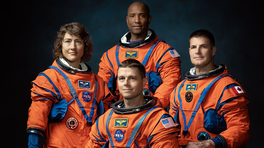 Reid Wiseman, Christina Koch, Victor Glover ve Jeremy Hansen adlı astronotlar, Ay'ın yörüngesinde 10 gün sürecek bir göreve çıkmak üzere seçildiler. NASA Johnson Uzay Merkezi'nde çekilen bir fotoğraf (New York Times)