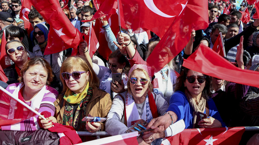 Seçimde 13 siyasi parti tek başına, diğerleri ittifak çatısında yarışacak