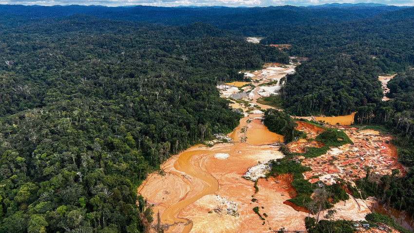 Brezilya’da Amazon ormanlarının göbeğindeki kaçak bir madencilik  (Fotoğraf: Getty Images)