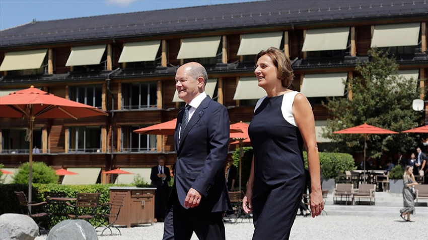 Almanya Başbakanı Olaf Scholz'un eşi Britta Ernst görevinden istifa etti