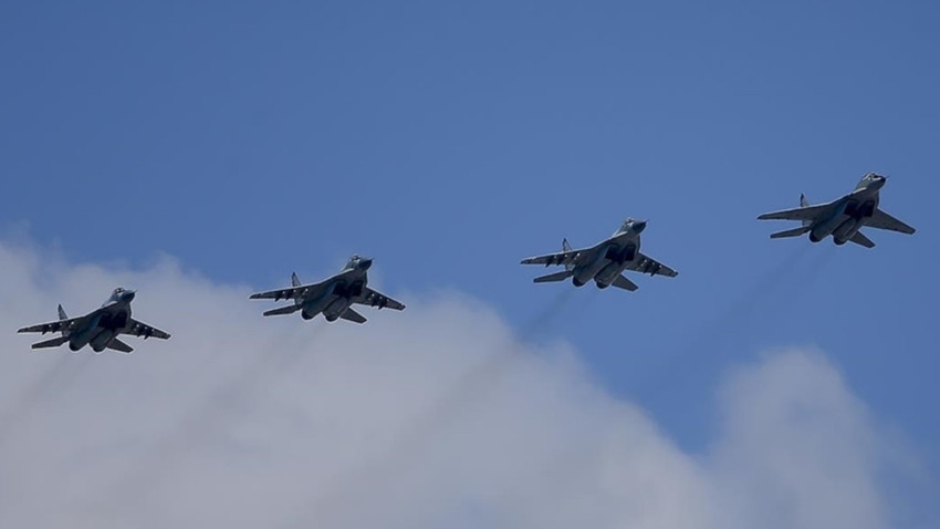 İngiliz ve Alman jetlerinden Rus savaş uçaklarına engelleme