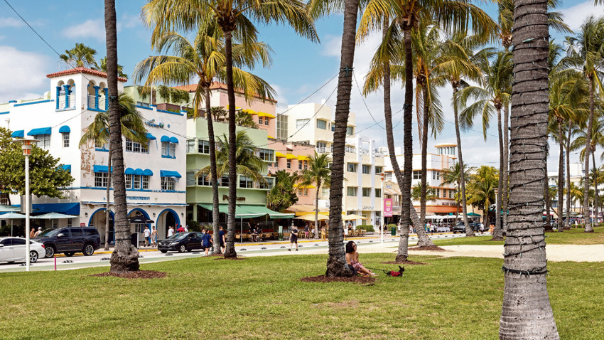 Miami Beach’te Art Deco stili oteller kıyı boyunca uzanıyor.