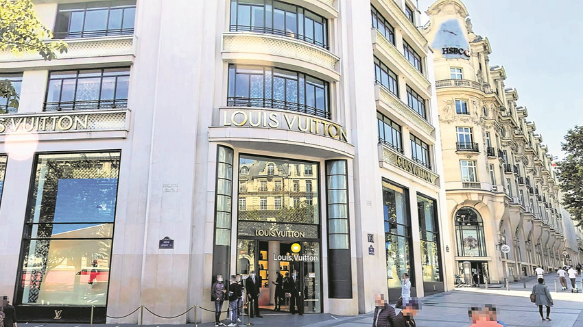 Champs Élysées No 101’deki Louis Vuitton mağazası hemen yandaki No 103’te açılacak otelin altına taşınacak.