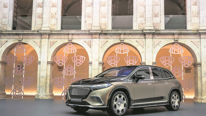 Maybach EQS ile elektriklendi