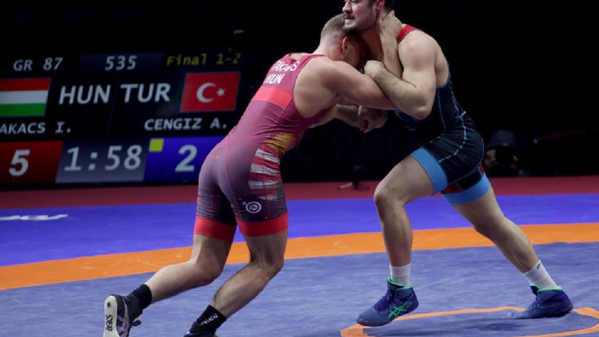 Milli güreşçi Ali Cengiz, Avrupa Şampiyonası'nda gümüş madalya kazandı