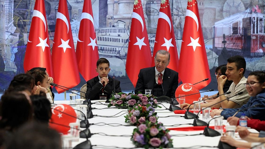 Cumhurbaşkanı Erdoğan ve kabinesi koltuklarını 23 Nisan'da çocuklara devretti