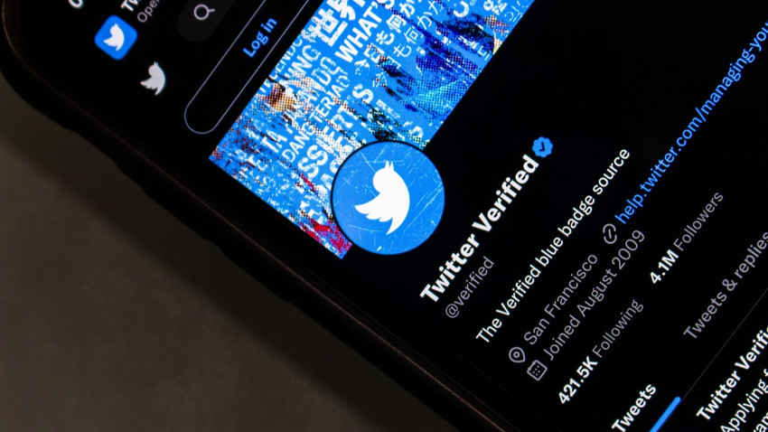 Twitter, 1 milyondan fazla takipçisi olan hesaplara mavi tikini geri veriyor