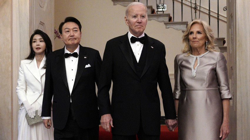Güney Kore Devlet Başkanı Yoon'un Beyaz Saray'daki şarkı performansı büyük alkış aldı