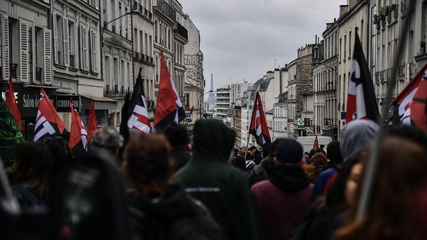 Fransa'da 1 Mayıs gösterileri olaylı başladı