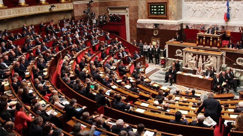 Fransız aşırı sağcı parti emeklilik yaşını 60'a düşürmek için kanun teklifini meclise sundu