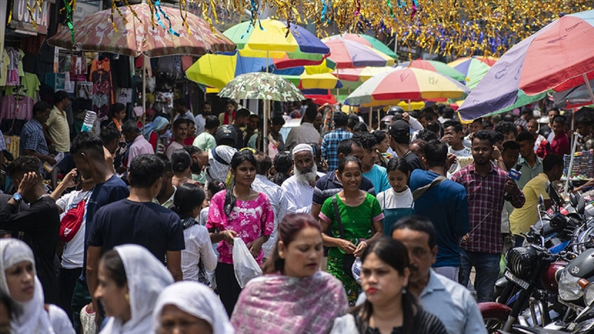 Hindistan'ın bu yıl 1,4 milyarı aşan nüfusundaki artış 2064'e kadar sürecek
