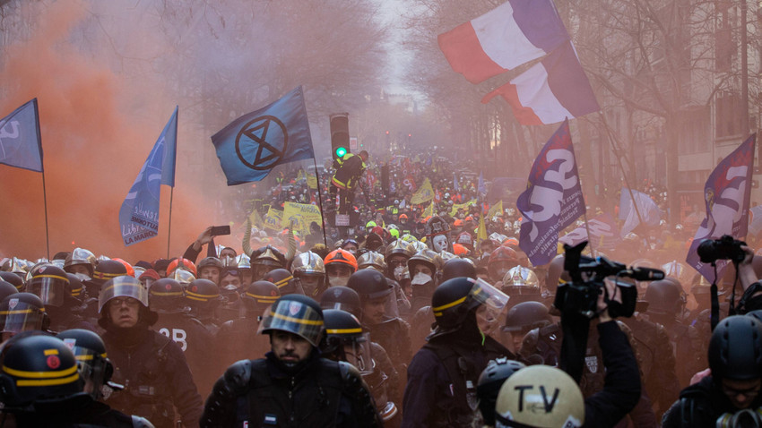 Fransız mahkemesi: Göstericilerin bilgilerinin toplanamaz