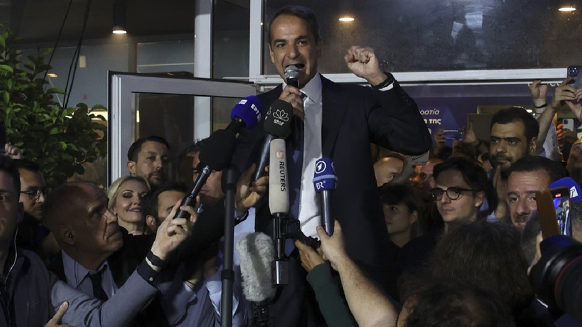 Yunanistan seçimlerinin galibi Miçotakis hükümet kurma görevini iade etti