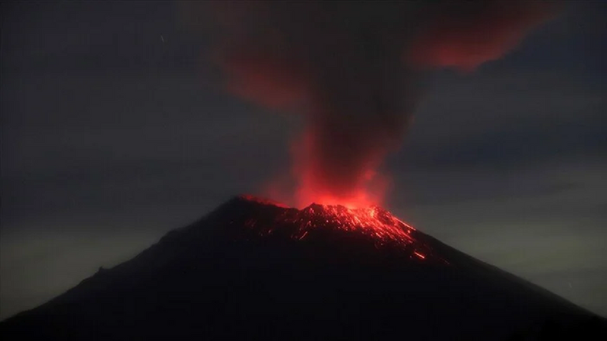 Meksika’da sarı alarm: Popocatepetl Yanardağı kül püskürtüyor