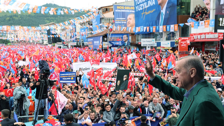 AP yazdı: Ekonomik zorluklara rağmen Erdoğan neden seçimlerde avantajlı?