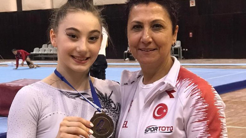 Milli cimnastikçi Bengisu Yıldız Bulgaristan'da bronz madalya kazandı