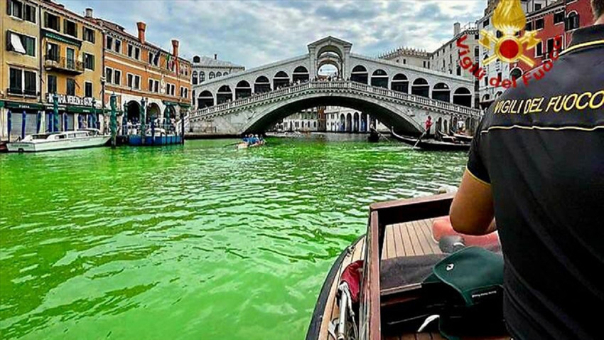 Venedik Büyük Kanalı'nın neden yeşile döndüğünün gizemi çözüldü