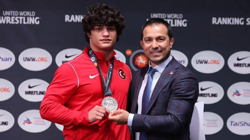 Milli güreşçiler Kırgizistan'da 3 madalya daha kazandı