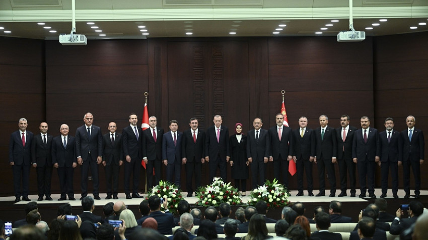 Cumhurbaşkanı Erdoğan yeni kabinedeki isimleri açıkladı
