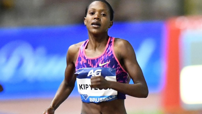 Kenyalı atlet Faith Kipyegon kadınlar 1500 metrede dünya rekoru kırdı