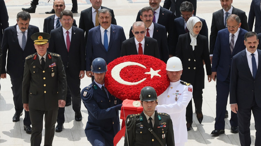 Cumhurbaşkanı Erdoğan ve yeni kabine üyeleri Anıtkabir'i ziyaret etti