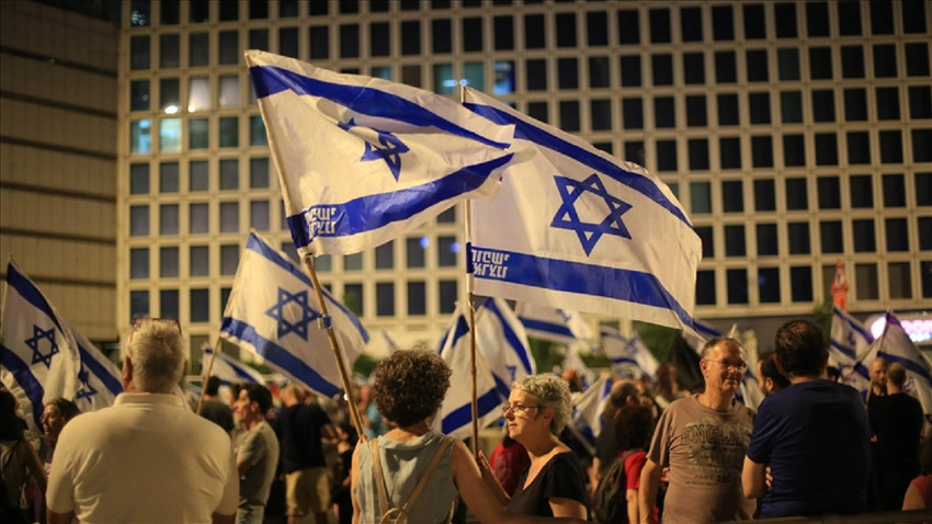 İsrail'de yüz binlerce kişi hükümetin yargı düzenlemesine karşı yine sokaklara indi