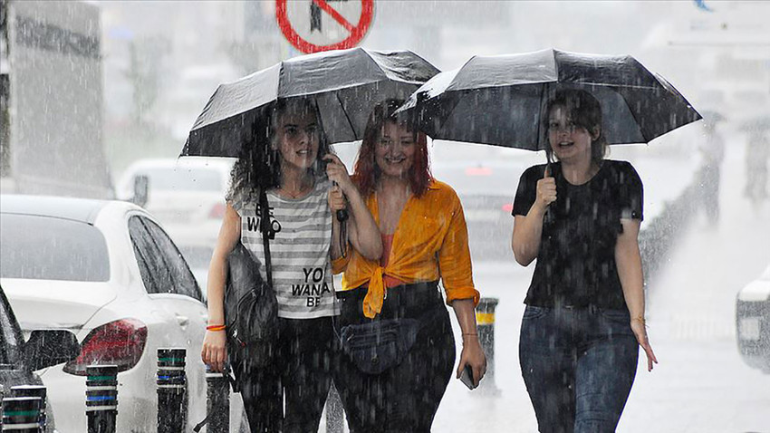 Meteoroloji İstanbul dahil 13 şehir için saat vererek uyardı