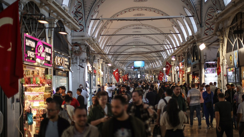 The Guardian yazdı: Ekonomide iyileşme beklenirken Türk lirasındaki düşüş sürüyor