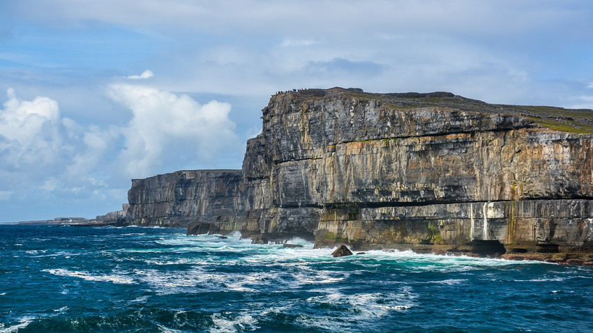Bazılarında sadece iki kişi yaşıyor: İrlanda bu adalara yerleşilmesi için 100 bin dolar vermeyi vaat ediyor