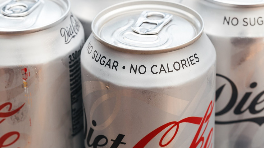 Diyet kola gibi şekersiz gazlı içeceklerin çoğunda tatlandırıcı olarak aspartam kullanılıyor
